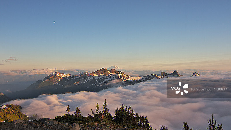 日落时分雪山美景图片素材