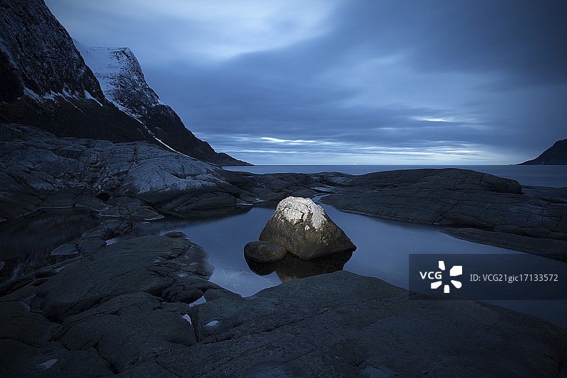 白色岩石图片素材