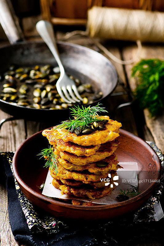 土豆南瓜炸馅饼图片素材