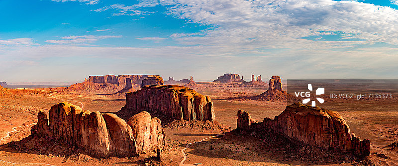 在纪念碑谷乘坐热气球图片素材