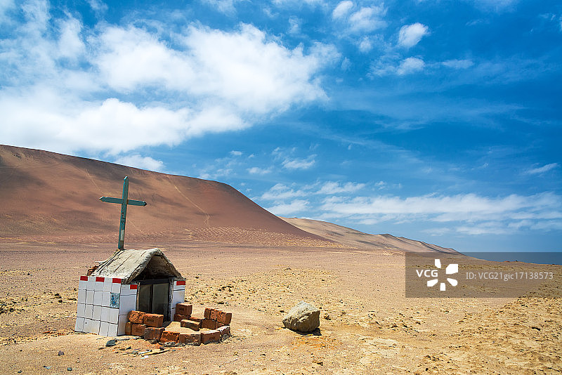 沙漠中的墓碑图片素材