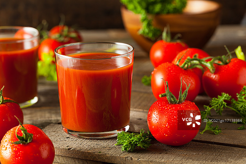 新鲜有机番茄汁图片素材