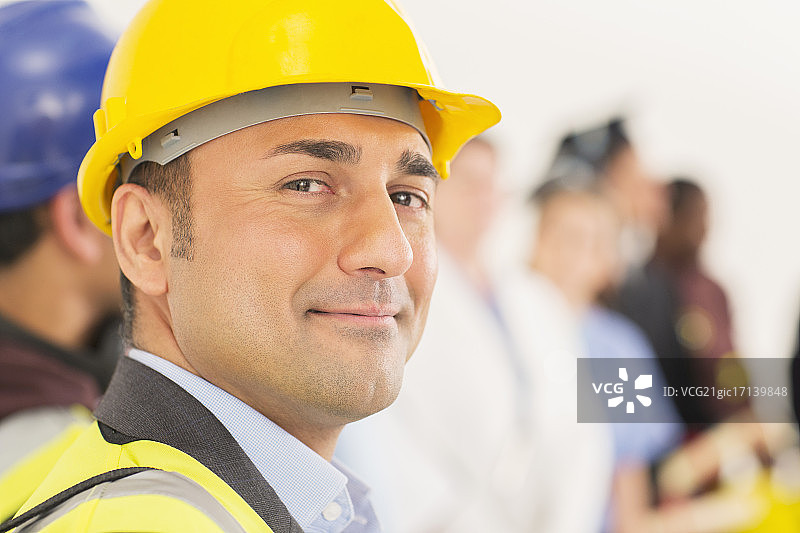 自信的建筑工人肖像图片素材