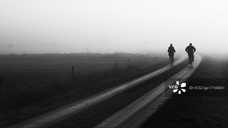 进入浩瀚的白色世界图片素材