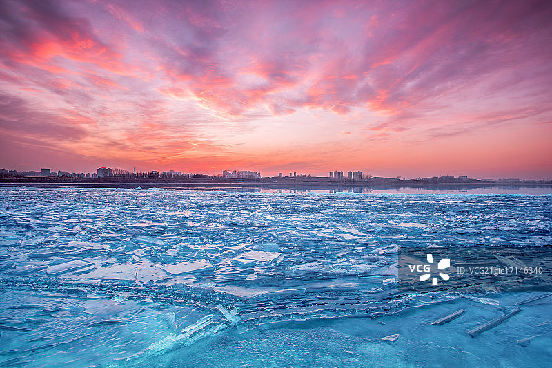 龙湖的冰与火图片素材