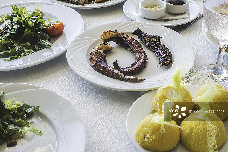 希腊餐厅里的章鱼图片素材