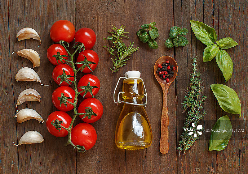 蔬菜、香草和橄榄油图片素材