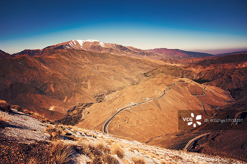 摩洛哥阿特拉斯山脉的初雪图片素材