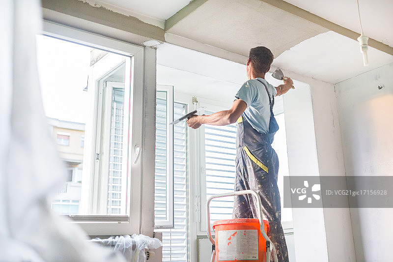 工作中的泥水匠图片素材