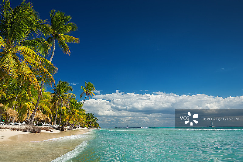 天堂般的热带岛屿海滩风光图片素材
