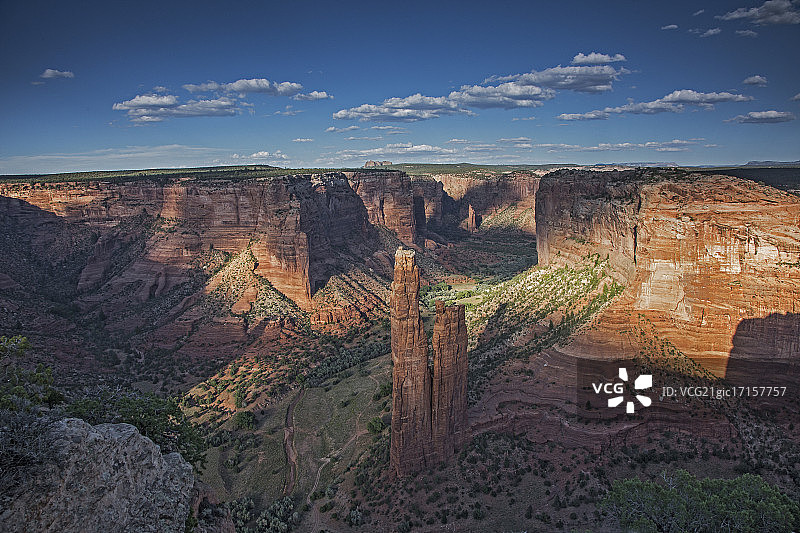 美国亚利桑那州峡谷地的太阳与阴影图片素材