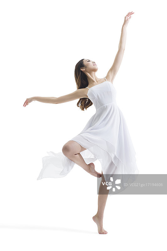 年轻女子跳舞图片素材