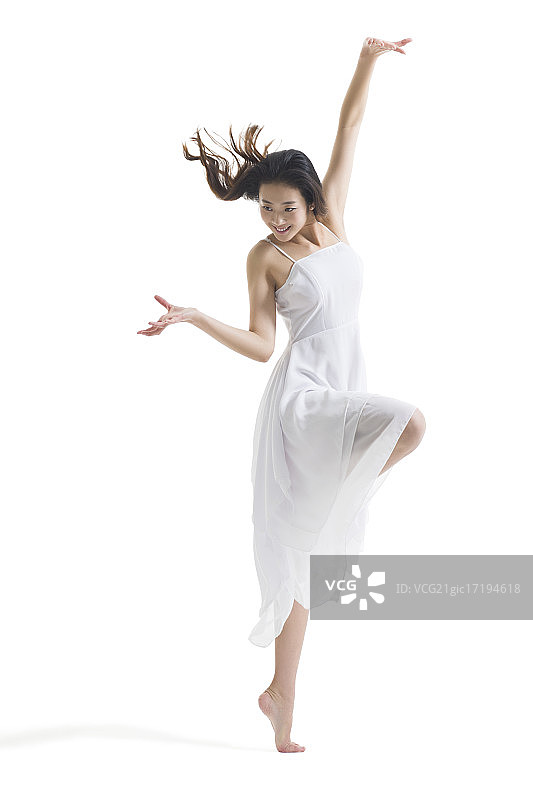 年轻女子跳舞图片素材