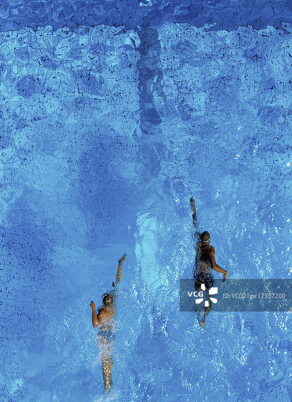 两名游泳者图片素材
