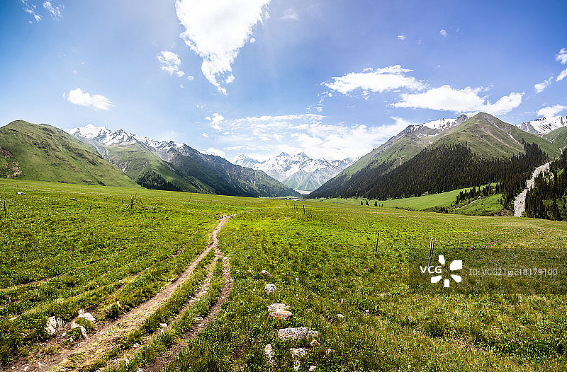 新疆天山夏特古道图片素材