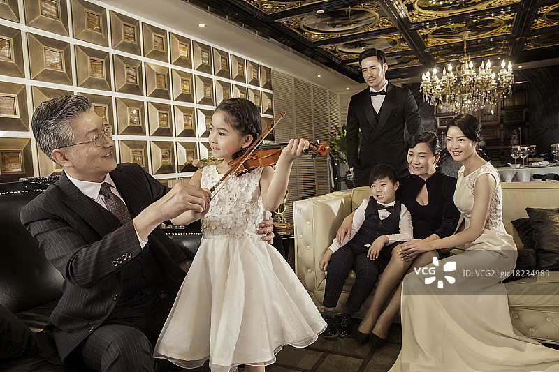 名门望族家庭聚会图片素材