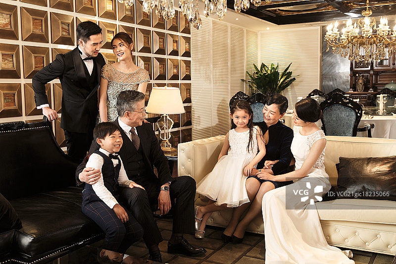 名门望族家庭聚会图片素材