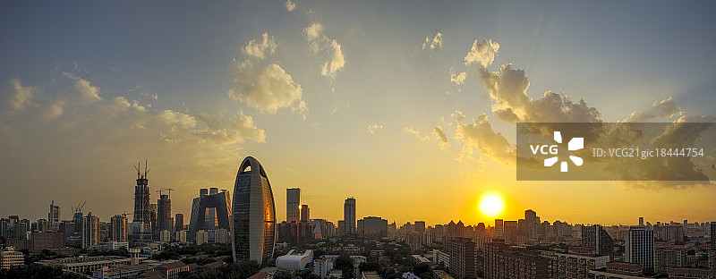 日落逆光下的北京CBD全景图片素材