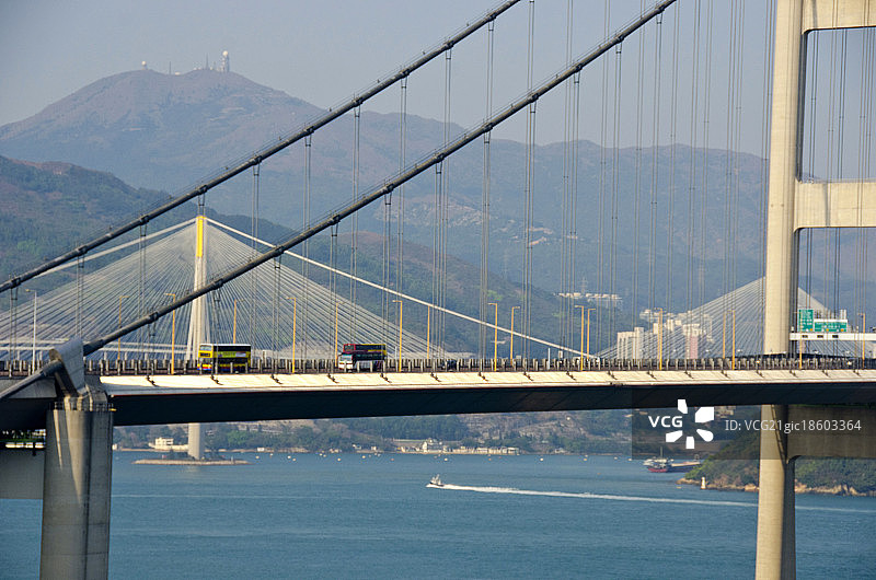 从香港马湾俯瞰青马大桥和汀九桥图片素材
