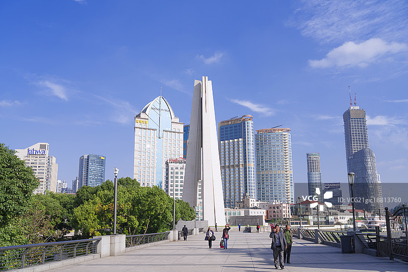中国上海外滩黄浦公园眺望北外滩图片素材