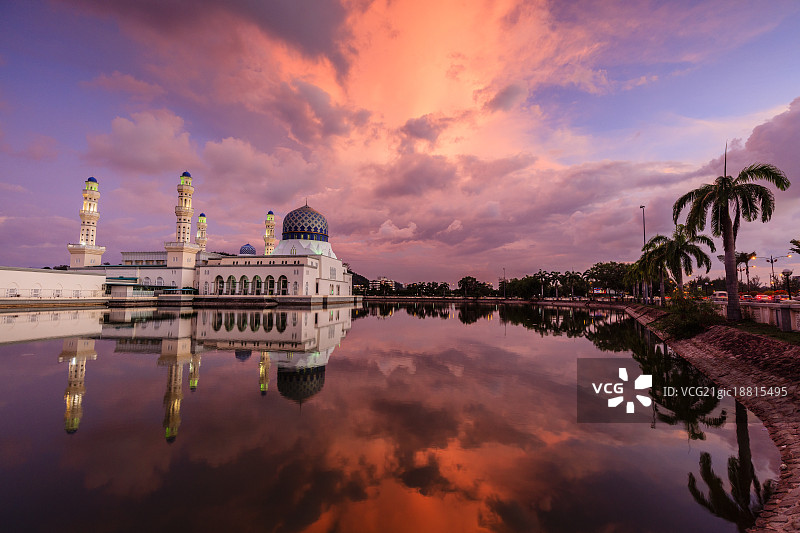 马来西亚亚庇水上清真寺Kota Kinabalu CITY MOSQUE图片素材