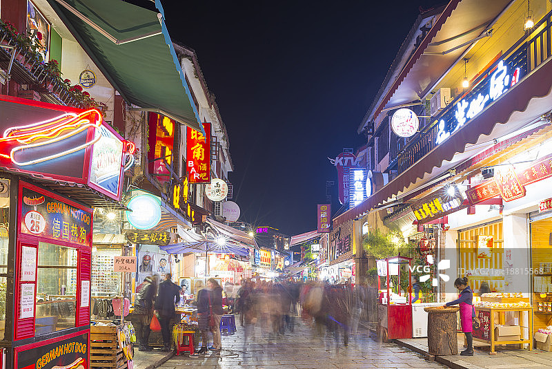 中国广西桂林阳朔西街夜景图片素材