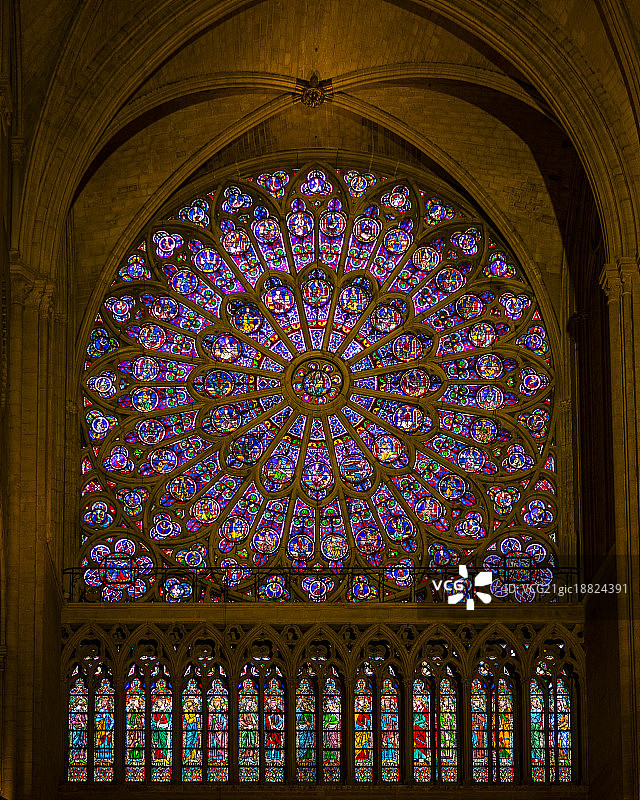 大教堂彩色玻璃图片素材