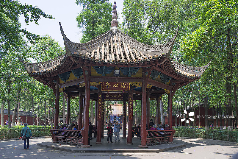 中国四川省成都市昭觉寺八角亭图片素材