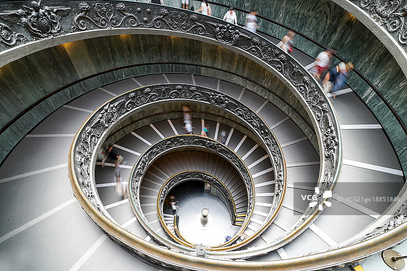 梵蒂冈博物馆旋转楼梯图片素材