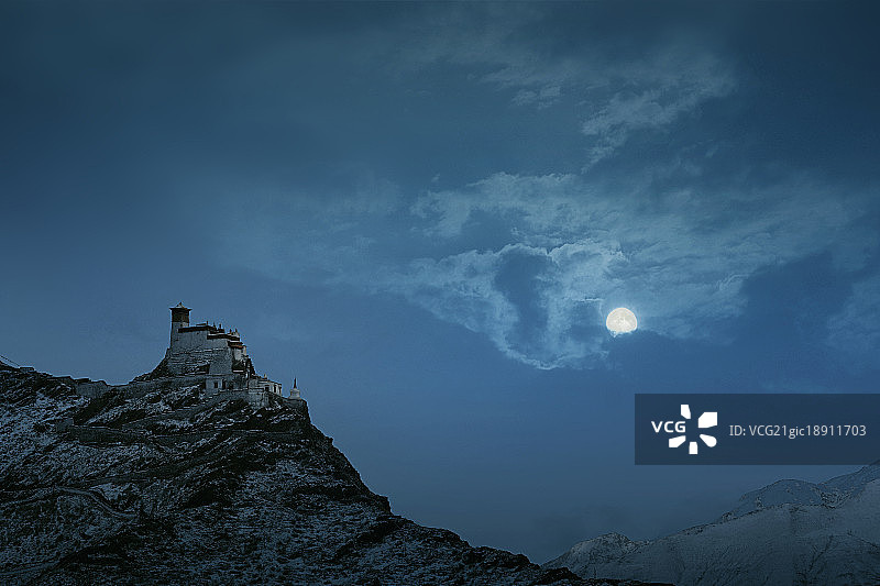 西藏雍布拉康的夜晚图片素材