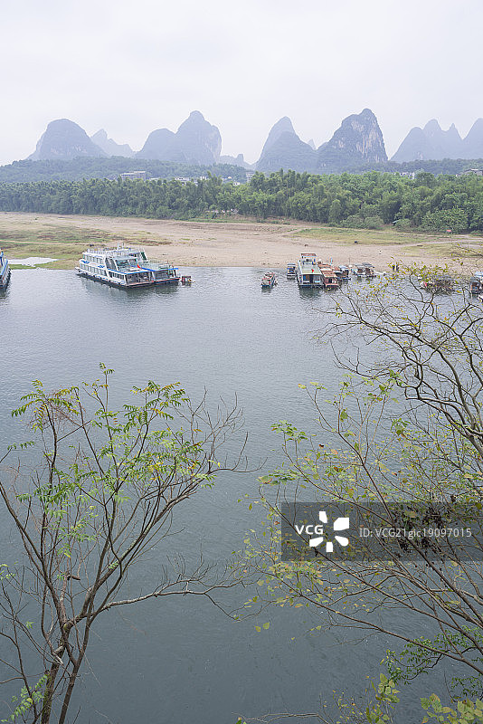 漓江：从桂林阳朔碧莲峰公园眺望图片素材