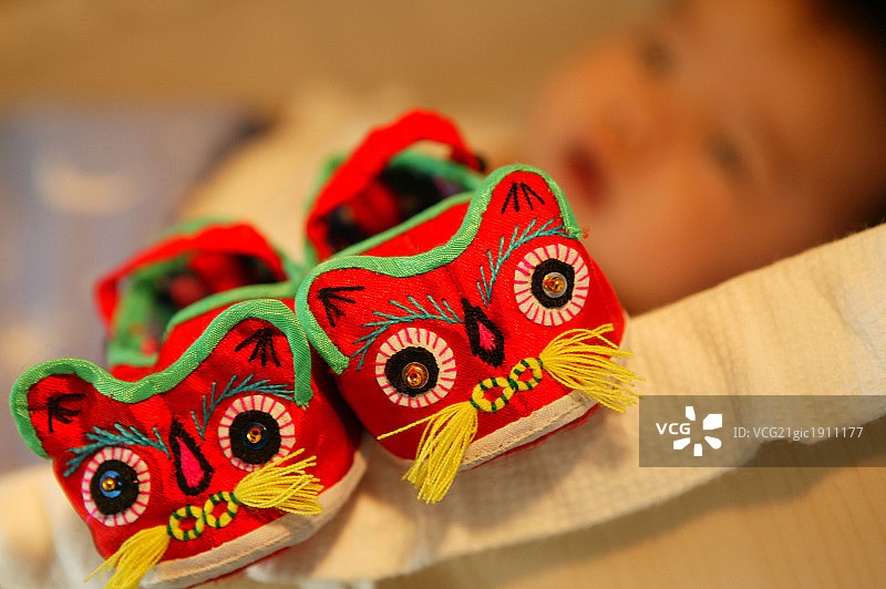 东方婴儿虎头鞋图片素材