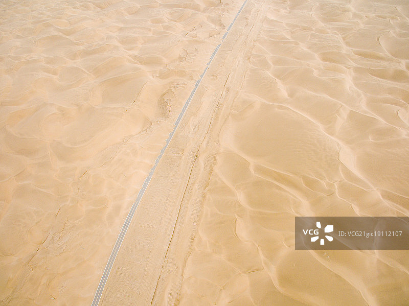 塔克拉玛干沙漠公路图片素材