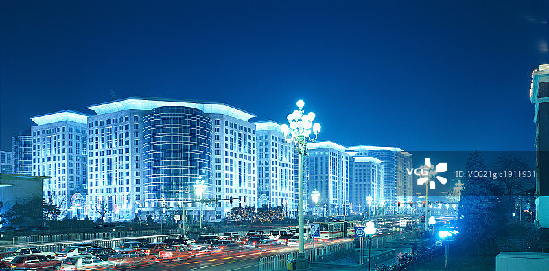 夜景中的北京东方广场图片素材