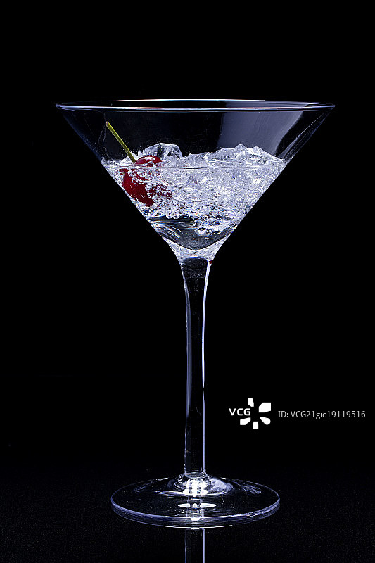 玻璃杯中的水果图片素材