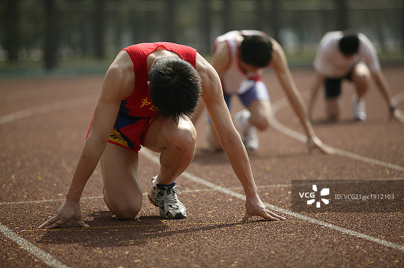 东方运动员准备起跑图片素材