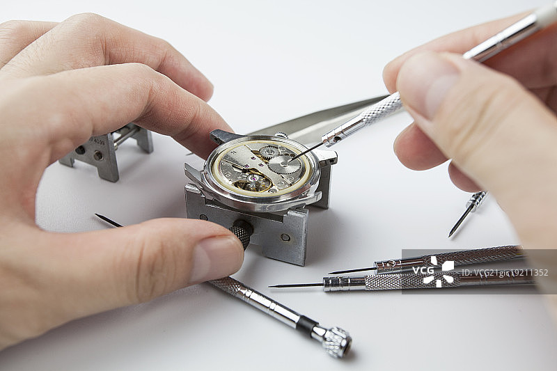 钟表匠修理手表图片素材
