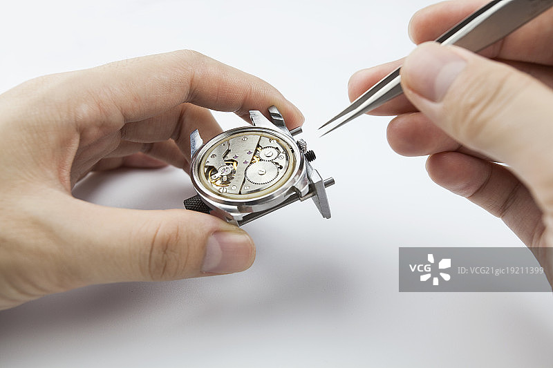 钟表匠修理手表图片素材