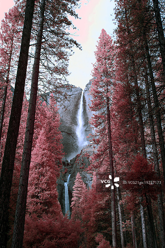 红外约塞米蒂瀑布图片素材