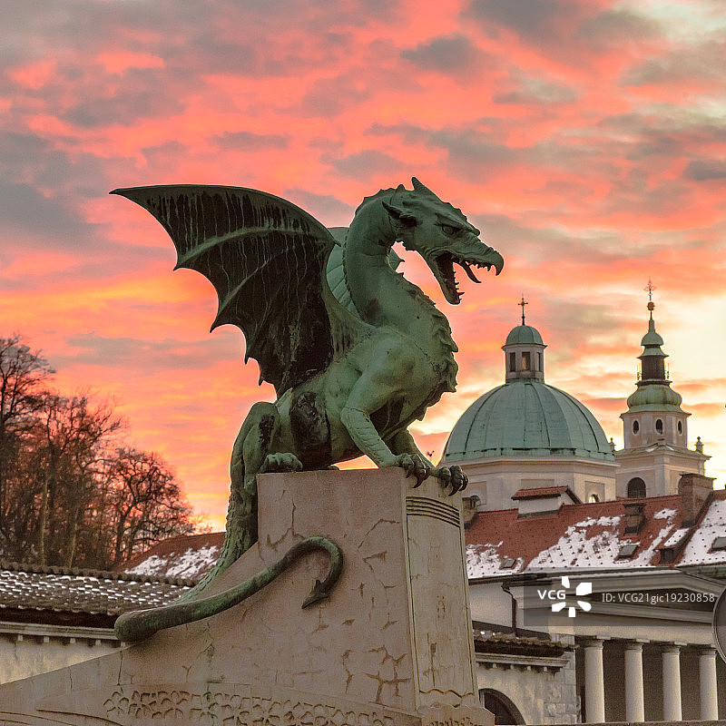 欧洲斯洛文尼亚卢布尔雅那龙桥图片素材