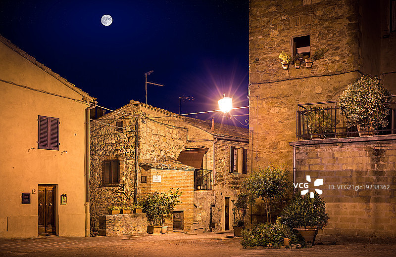 托斯卡纳的皮恩扎夜景图片素材