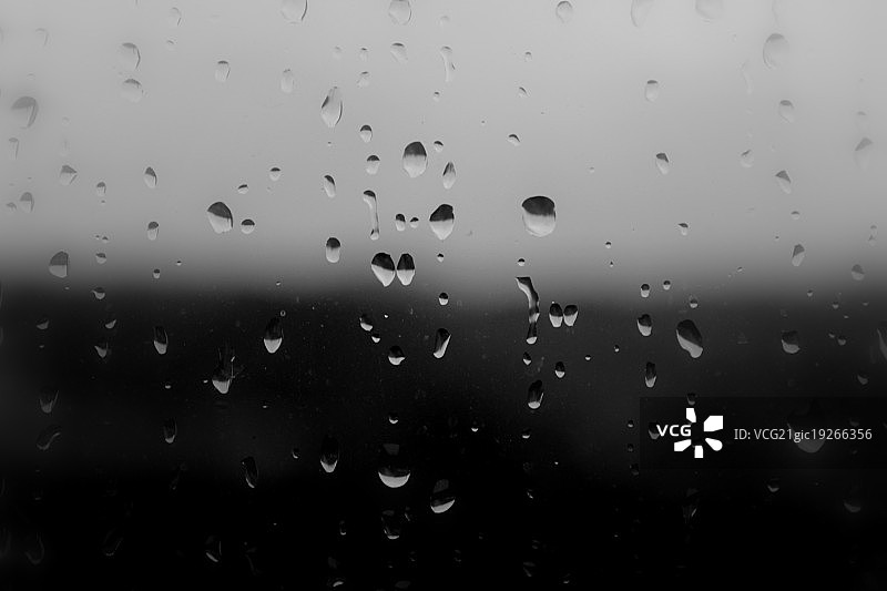 星期天早晨下雨图片素材