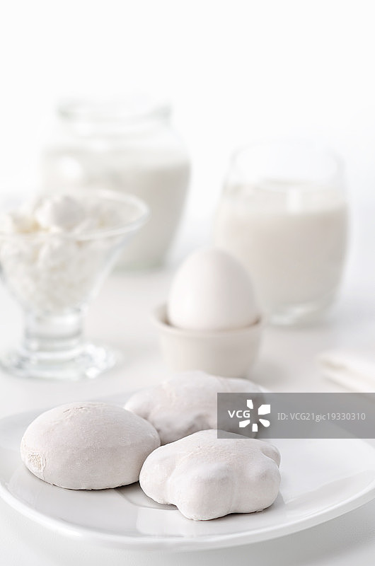 姜饼、鸡蛋、凝乳和牛奶图片素材
