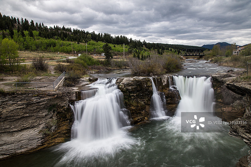 加拿大阿尔伯塔伦德布雷克瀑布图片素材