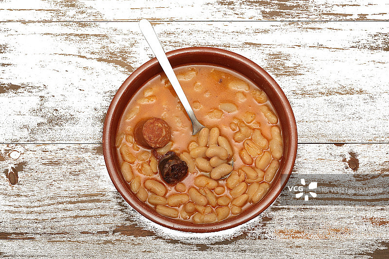 砂锅炖阿斯图里亚斯豆子图片素材