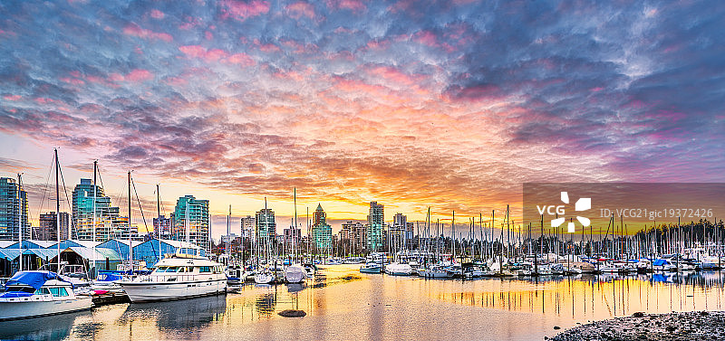 日落时的煤港图片素材