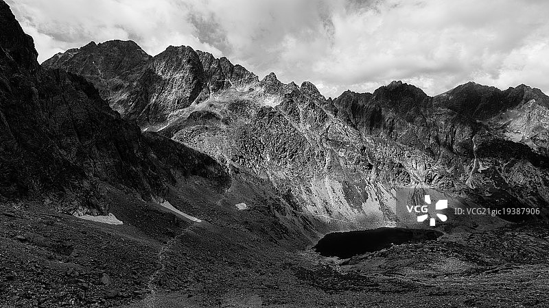 单色塔特拉山脉图片素材