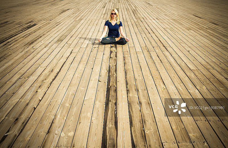 莲花坐姿图片素材