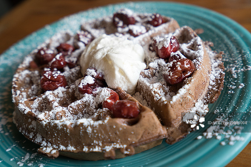 巧克力樱桃华夫饼图片素材
