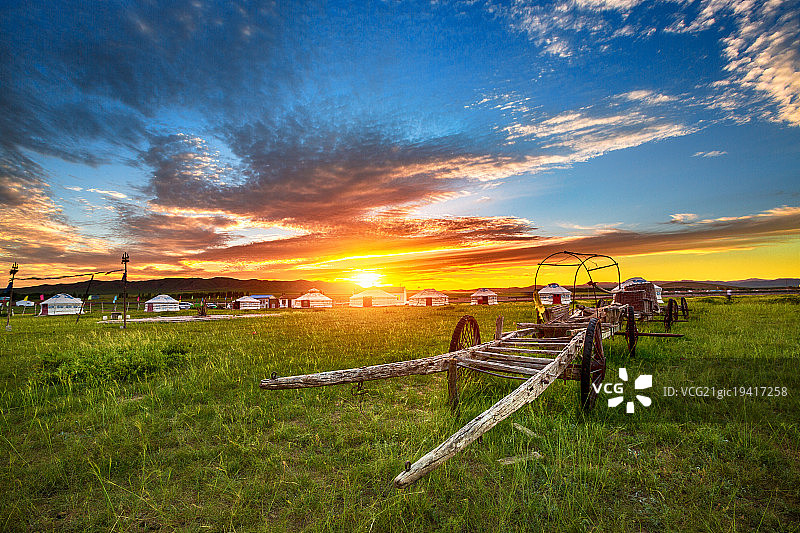 草原上牧民生活物品图片素材